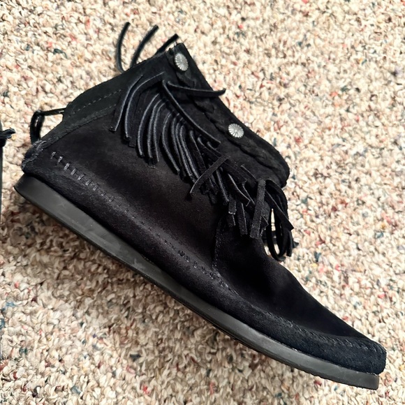 Minnetonka Hi Top Back Zip Boot - Picture 6 of 10